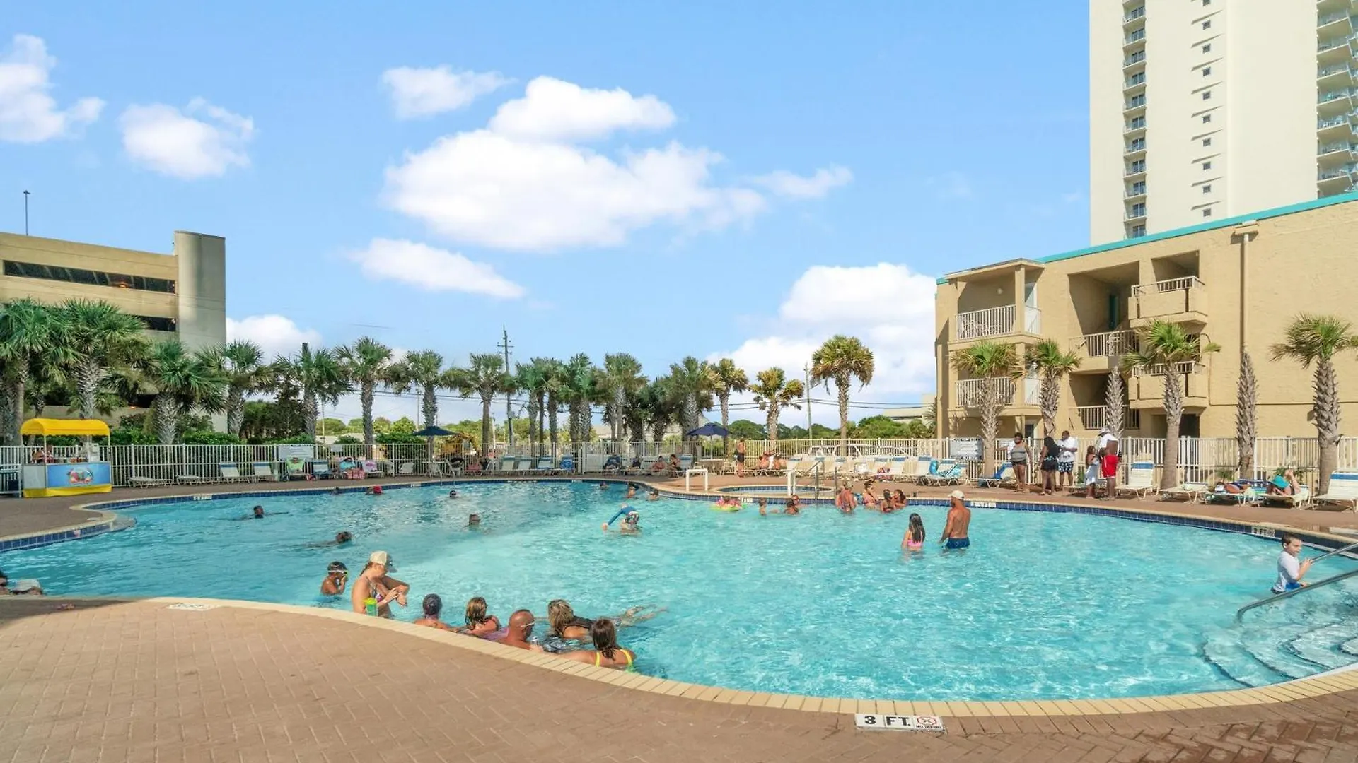 Tidewater Resort! Ground Floor! Free Beach Chairs! By Dolce Vita Getaways Pcb Panama City Beach Apartman